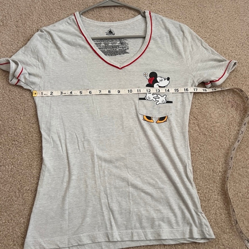 Disney Minnie Mouse‎ Pocket V-Neck T-Shirt Graphic Tee Red Trim Size S - Picture 7 of 9
